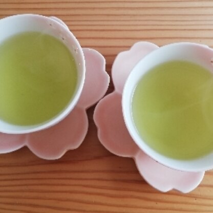 家では緑茶は殆ど飲まないのですが、娘が緑茶にレモン水と砂糖を入れると快便と言う韓国の流行りを真似し始めたので…
とっても勉強になりました❣そして効果あるそうです